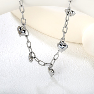 Collier avec pendentif en forme de cœur, plaqué or 18 carats, acier inoxydable, pour femme, à porter tous les jours, style simple et haut de gamme, design irrégulier en forme de cœur de pêche - Product Image 4