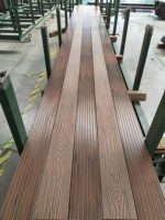 Plancher de terrasse en WPC imperméable de haute qualité moderne, planches en WPC pour l'extérieur