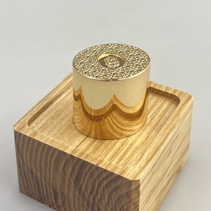 Gold Metal Bottle Cap with Embossed Pattern <b>Screw</b>-On Lid for Cosmetics Bottles Durable Design - Product Image 1