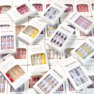 Venta al por mayor barato 3D prensa en las uñas de alta calidad medio ataúd corazón perla francés punta uñas manicura acrílico palo en las uñas - Product Image 3