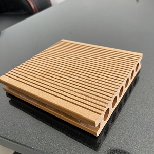 Giá cả cạnh tranh ngoài trời nguyên liệu gỗ cứng gỗ Gỗ nhựa composite <span class=keywords><strong>WPC</strong></span> <span class=keywords><strong>Hollow</strong></span> <span class=keywords><strong>decking</strong></span> Composite <span class=keywords><strong>decking</strong></span> - Product Image 3