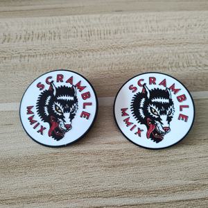 Kartun Anime kustom logam untuk kerah Pin lencana desain produsen lembut keras Glitter Enamel Pin desain terukir - Product Image 4