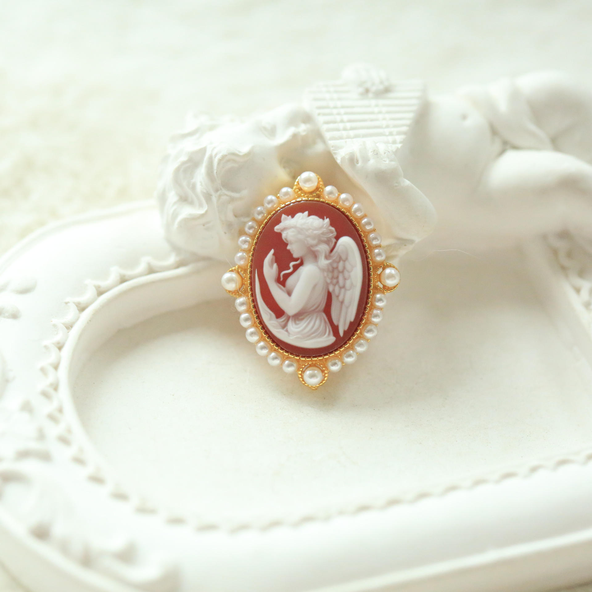 Colgante con cuentas rojas múltiples