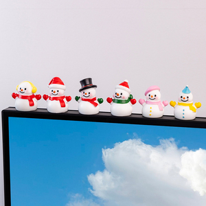 Muñeco de nieve de resina en miniatura de Navidad de invierno con sombrero, bufanda, guantes, juguete, Mini artesanías de resina, muñeco de nieve, accesorios de Decoración de mesa de jardín - Product Image 1