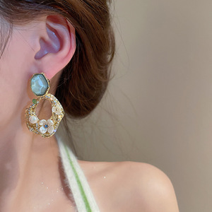 Magnifique Ensemble Style Palais avec Boucles d'Oreilles Géométriques Fleur à Pierres Brillantes - Product Image 6