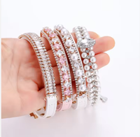 Collier pour animaux de compagnie en matériau PU réglable de luxe perle artificielle strass lettre imprimée pour les rubans de mariages de chiens de chats occidentaux