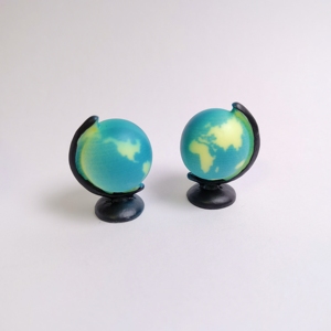 Breloques mini globe en résine 30*22mm, sac de 100 pièces, perles carte du monde, mini cabochons globe, décorations de bureau - Product Image 1