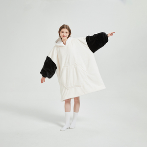 Tùy chỉnh quá khổ mùa đông ấm cúng sang trọng polyester sherpa áo mặc lông cừu hoodie chăn với mũ trùm gấu trúc - Product Image 2