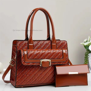 Wholesale Fashion PU Leather 2 Pieces Hand Bags Set Ladies Shoulder Bags Luxury Designer Women's Handbags With a Wallet - Product Image 6