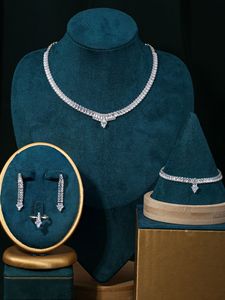 <span class=keywords><strong>Set</strong></span> di Gioielli di Lusso Serie "Angel" con Collana, Bracciale e Orecchini, Perfetto per Diverse Occasioni - Product Image 2