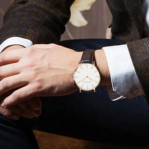 Hannah Martin Cb01ใหม่นาฬิกาผู้ชายหนังกันน้ำปรับแต่งโลโก้ได้2025 - Product Image 5