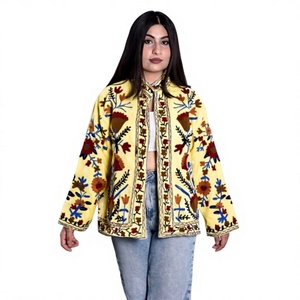 Veste en coton brodée de fleurs jaunes avec col papillon et manches longues, style printemps, design chic prairie - Product Image 1