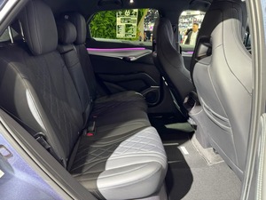 BYD Sealion 7 SUV Eléctrico Blanco con Volante a la Derecha (RHD) Vehículo de Nueva Energía Crossover Modelo de Alto Rendimiento con Tracción Total (AWD) - Product Image 5