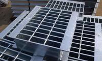 tranchée à haute charge de parcs Système de drainage de mur de toiture de passerelle durable Grille en acier galvanisée à chaud