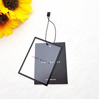 Étiquette autocollante en PVC personnalisée OEM, nouveaux designs, étiquette en papier imprimée avec cordon pour vêtements, sacs en plastique, chaussures, épaisse et abordable