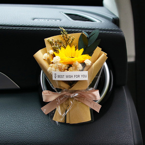 Bouquet de fleurs de luxe personnalisé décoration automatique pour voitures fleurs douces sèches dans une boîte cadeau en verre pour décorations de sortie de voiture - Product Image 4