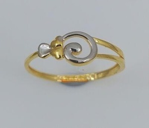 Bague de luxe en or jaune 22 carats pour femmes, avec un fini poli brillant, conçue pour les cérémonies de fiançailles, les tenues de mariée et les looks festifs - Product Image 1