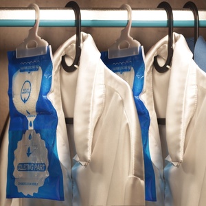 Nouveau produit absorbant l'<span class=keywords><strong>humidité</strong></span> sacs déshydratants suspendus chlore de calcium à l'<span class=keywords><strong>anti</strong></span>-<span class=keywords><strong>humidité</strong></span> pour garde-robe - Product Image 4