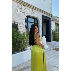 Vestido de Noche Verde Anais sin Espalda, Estilo Princesa, Línea A, Largo hasta el Suelo, con Lentejuelas y Drapeado, para Bodas y Fiestas, Tallas Grandes, Romántico - Product Image 2