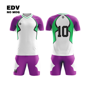Maillot de football vintage rétro pour enfants, style classique, doux et respirant, idéal pour l'entraînement décontracté - Vente en gros OEM - Product Image 1