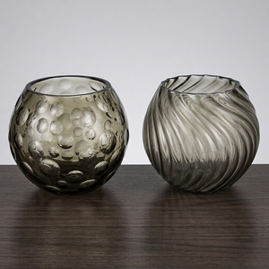 แจกันแก้วสีเทาควันบุหรี่แบบร่วมสมัย คู่หนึ่ง ลายจุดนูนและลายเกลียวบิด - Product Image 1