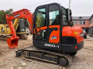 Excavatrice Doosan DX60 d'occasion, 6 tonnes, excavatrice hydraulique sur chenilles Doosan DX 60, mini-équipement de construction d'occasion à vendre - Product Image 3