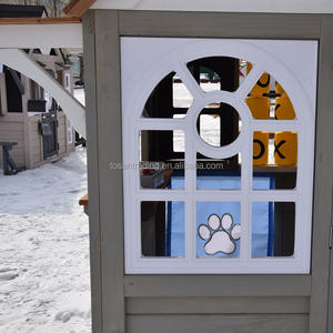 Maisonnette de jeu extérieure en bois gris pour enfants, avec comptoir de service, mur de jeu Tic-Tac-Toe et porte à empreintes de pattes - Product Image 3