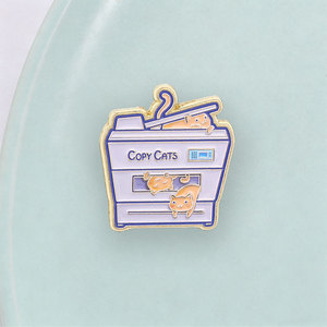 Épinglette en émail personnalisée 'Copy Cats' en métal, motif photocopieur, humoristique pour le bureau, bijou créatif en forme de chat orange, cadeau - Product Image 3