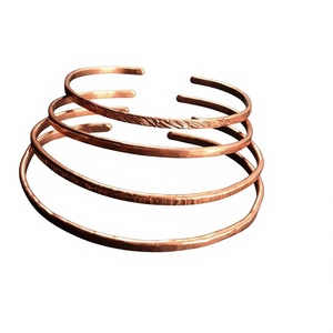 Pulsera de Cobre Puro Curativa con Patrón Artístico Grabado, Accesorio de Moda Hecho a Mano para Parejas - Product Image 1