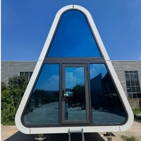 Hôtel capsule spatiale de luxe à double étage préfabriqué pour hébergement intelligent extérieur dans les zones touristiques, avec chambres, bureau et cuisine