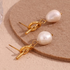 Boucles d'oreilles clous en acier inoxydable plaqué or 18 carats, motif nœud, bijoux personnalisés tendance pour femmes, articles de luxe de la mode - Product Image 5