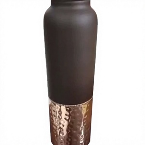 Botellas de Agua 100% de Cobre Puro Hechas a Mano en Sambhal, Uttar Pradesh. Botellas Ecológicas de Diseño Europeo Ata International - Product Image 1