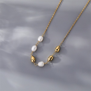 Collier vintage à double chaîne avec pendentif en forme de cœur et perle pour femmes - Product Image 5