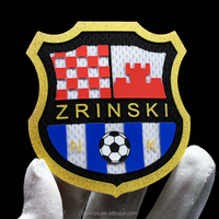 Écusson de logo de football 3D personnalisé, en caoutchouc, thermocollant, imprimé en soie, pour vêtements de sport et casquettes