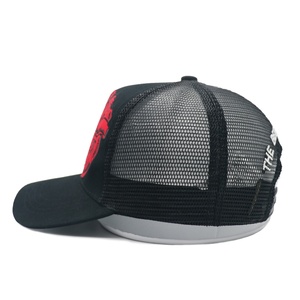 Fabricante de Gorras BSCI, Gorra Trucker Negra Personalizada de 5 Paneles de Algodón y Poliéster con Logotipo Bordado, Gorra Trucker OEM de Alta Calidad - Product Image 2