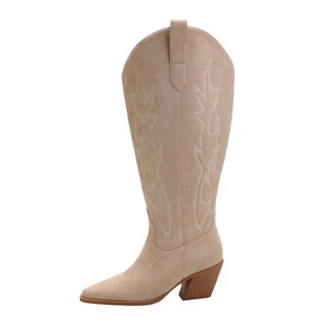 Bottes de <span class=keywords><strong>cowboy</strong></span> pour femme à mollet extra large, en faux daim <span class=keywords><strong>beige</strong></span>, hauteur genou, style western, confortables, à bout pointu et talon carré, style montant - Product Image 6