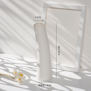 Vase en céramique moderne nordique pour la décoration intérieure blanc avec un design contemporain de glaçure mate pour les occasions de mariage/noël de table - Product Image 6