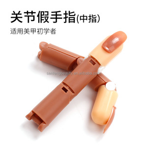 Une plaque d'ongle amovible doigt (doigt du milieu) outil de pratique de l'art des ongles pour les novices en nail art - Product Image 4