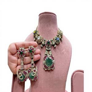 Magnifique ensemble collier et boucles d'oreilles en laiton plaqué or de qualité supérieure avec moissanite pour femme, idéal pour mariage, fête ou collection de cadeaux - Product Image 2