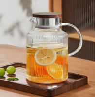 Pichet en verre borosilicaté de haute qualité 1800ml verrerie transparente théière conception à rayures verticales pour le stockage de boissons en gros