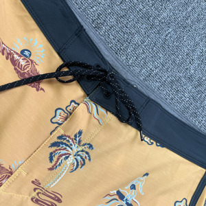 Shorts de bain pour hommes à séchage rapide avec cordon de serrage, imprimé floral et bande latérale, style décontracté - Product Image 3