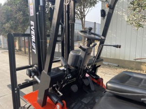 Montacargas Diésel EVERLIFT HELI FD30T 4WD de 3 Toneladas, Todoterreno, con Motor AC, Nuevo, para Construcción, Puerto, Logística, Restaurante, Comercio Minorista - Product Image 6