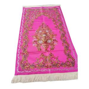 Alfombra de oración musulmana de felpa gruesa, lavable, con bordado floral, diseño de jarrón, adecuada para picnics familiares y camping en todas las estaciones. - Product Image 1