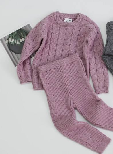 ชุดสีม่วง