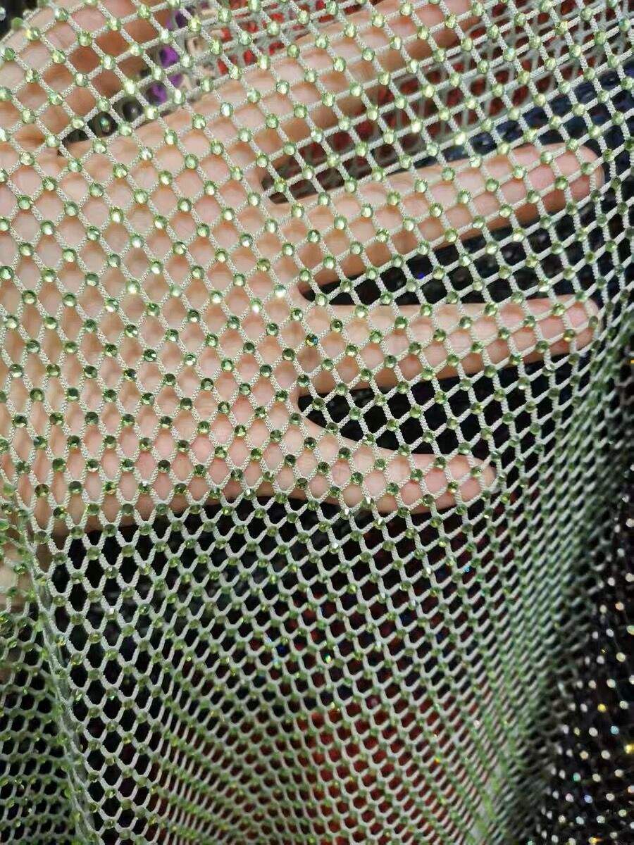 Maille vert clair + pierre de péridot