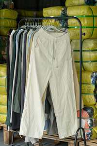 SH05 Ropa de Verano de Moda para Mujer Usada de Buena Calidad, Lote Mixto: Vestidos Largos, Faldas Vaqueras, Pantalones Cortos, Jeans, Pantalones Deportivos, Venta al por Mayor - Product Image 6