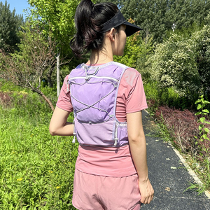 Gilet da Corsa Leggero e Impermeabile con Tasca Porta Telefono e Cerniera per Escursionismo, Trail Running, Maratona - Zaino di Idratazione per Sport e Viaggi - Product Image 3