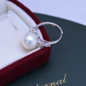 Anillo de Plata S925 con Pétalo Simple para Mujer, Perla Redonda de Agua Dulce Blanca de 11-12 mm, Luz Intensa, Ligeras Imperfecciones - Product Image 2