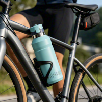 Bouteille d'eau sport écologique avec couvercle à paille rabattable, bec verseur lisse, design élégant et minimaliste, avec poignée