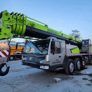 Camion-grue Zoomlion d'occasion de 70 tonnes, pompe hydraulique et moteur fonctionnels, machine de levage industrielle économique - Product Image 1